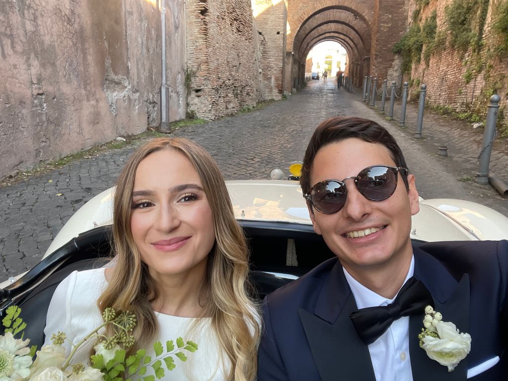 wedding car selfie