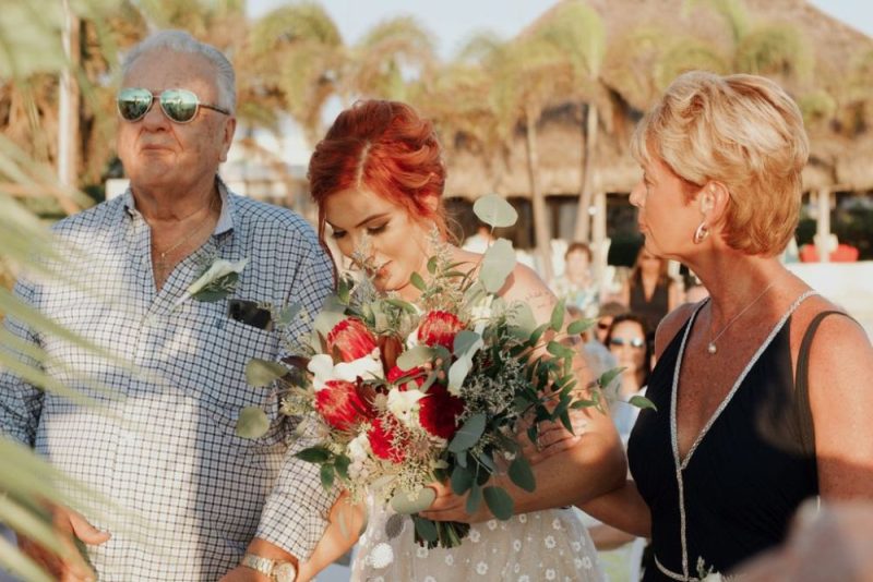 Bridal walking down the aisle